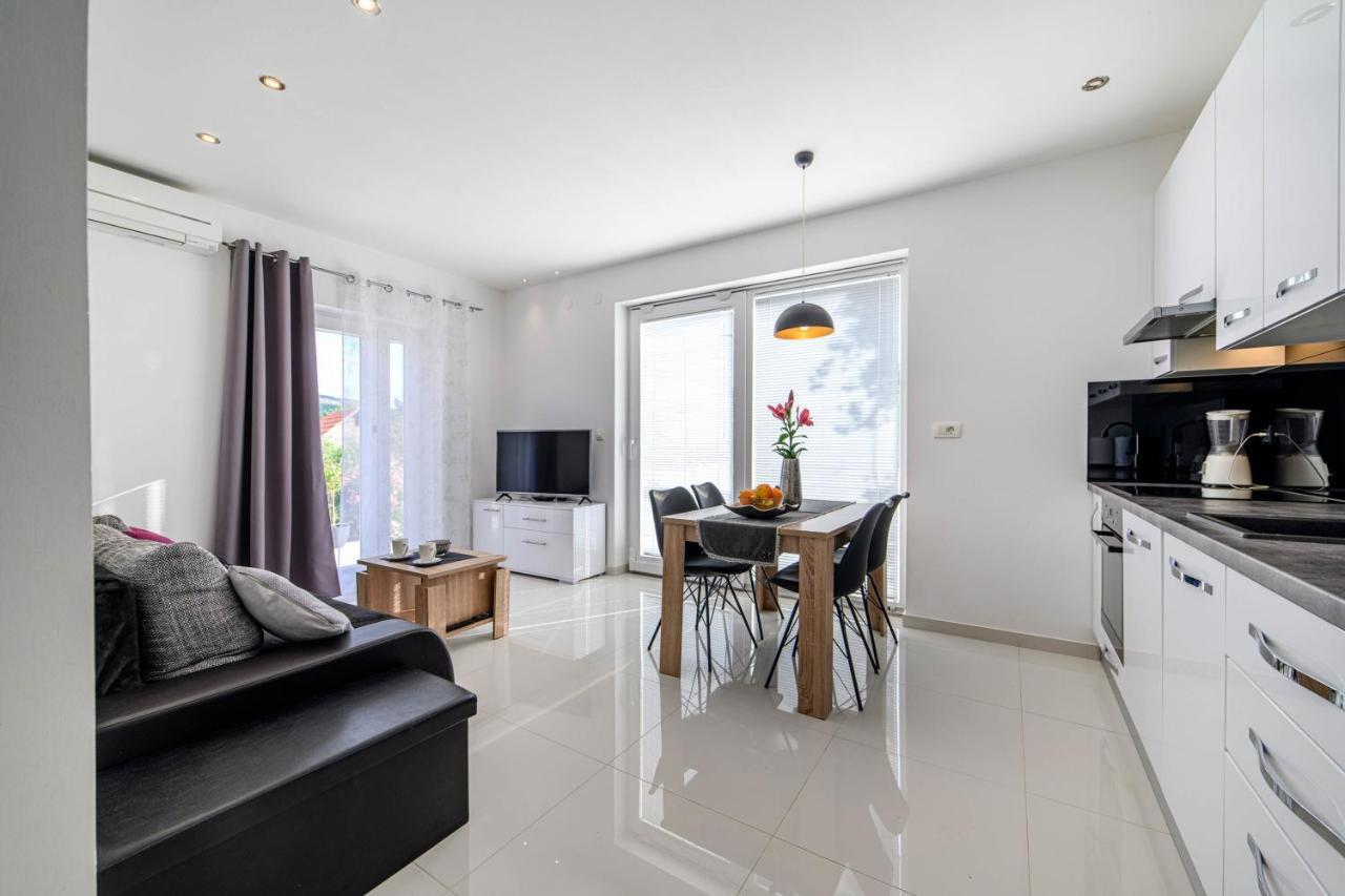 Apartment Jelic ชิเบนิก ภายนอก รูปภาพ